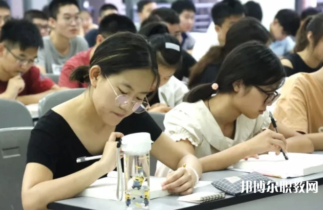 2025恩施技工學校最新排名前三名單