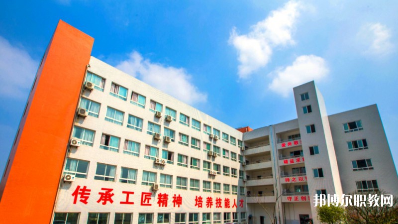 自貢2025年職高和鐵路學校有哪些區別