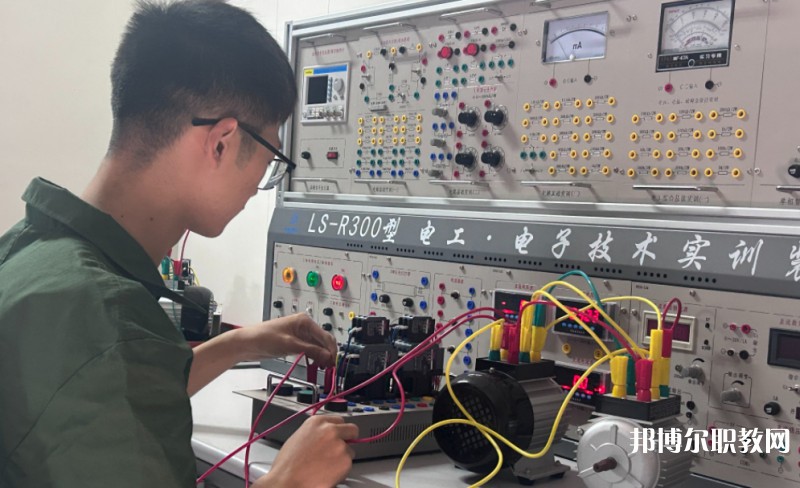 四川2025年初中生可以讀電工學校嗎