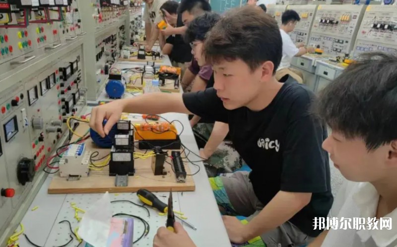 四川2025年初中生上電工學校好嗎