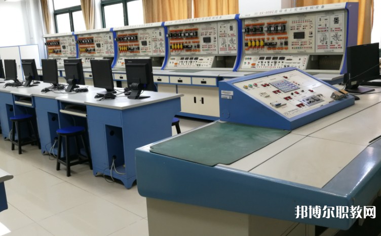 四川2025年讀電工學校多少錢